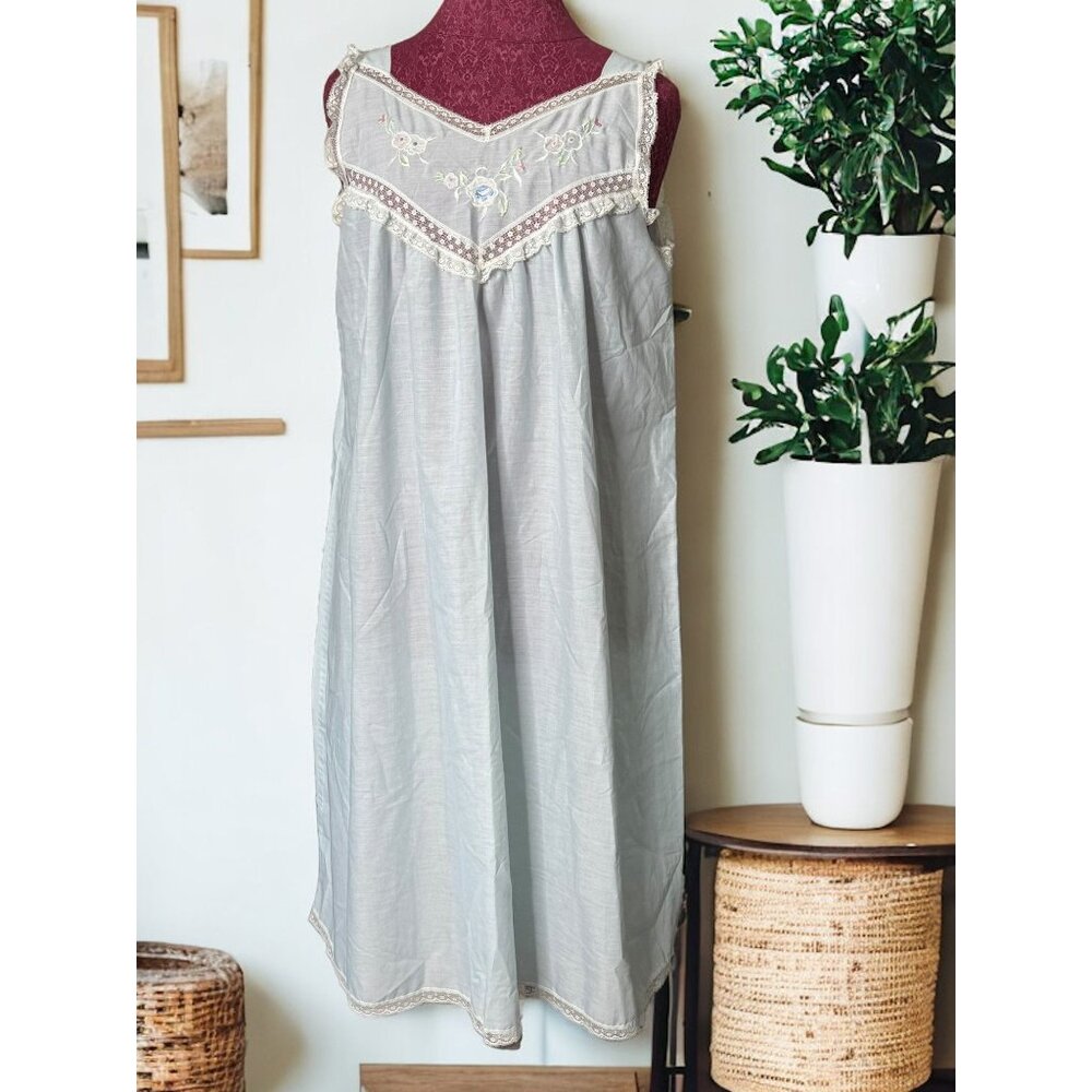Sara Beth Dainty 70s Lace Trim Nightgown